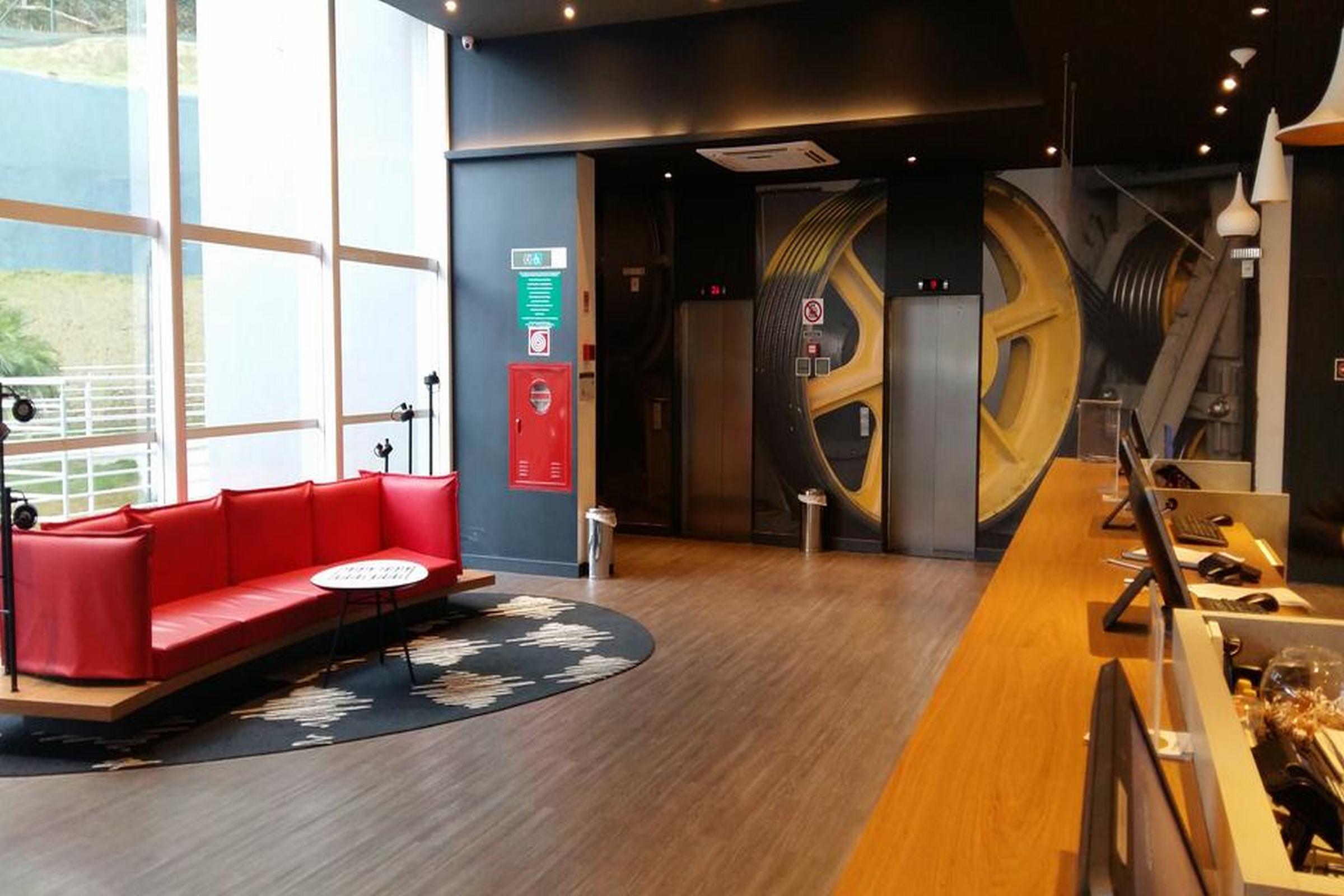 宜必思居兹佛拉酒店 尤西德福拉 外观 照片